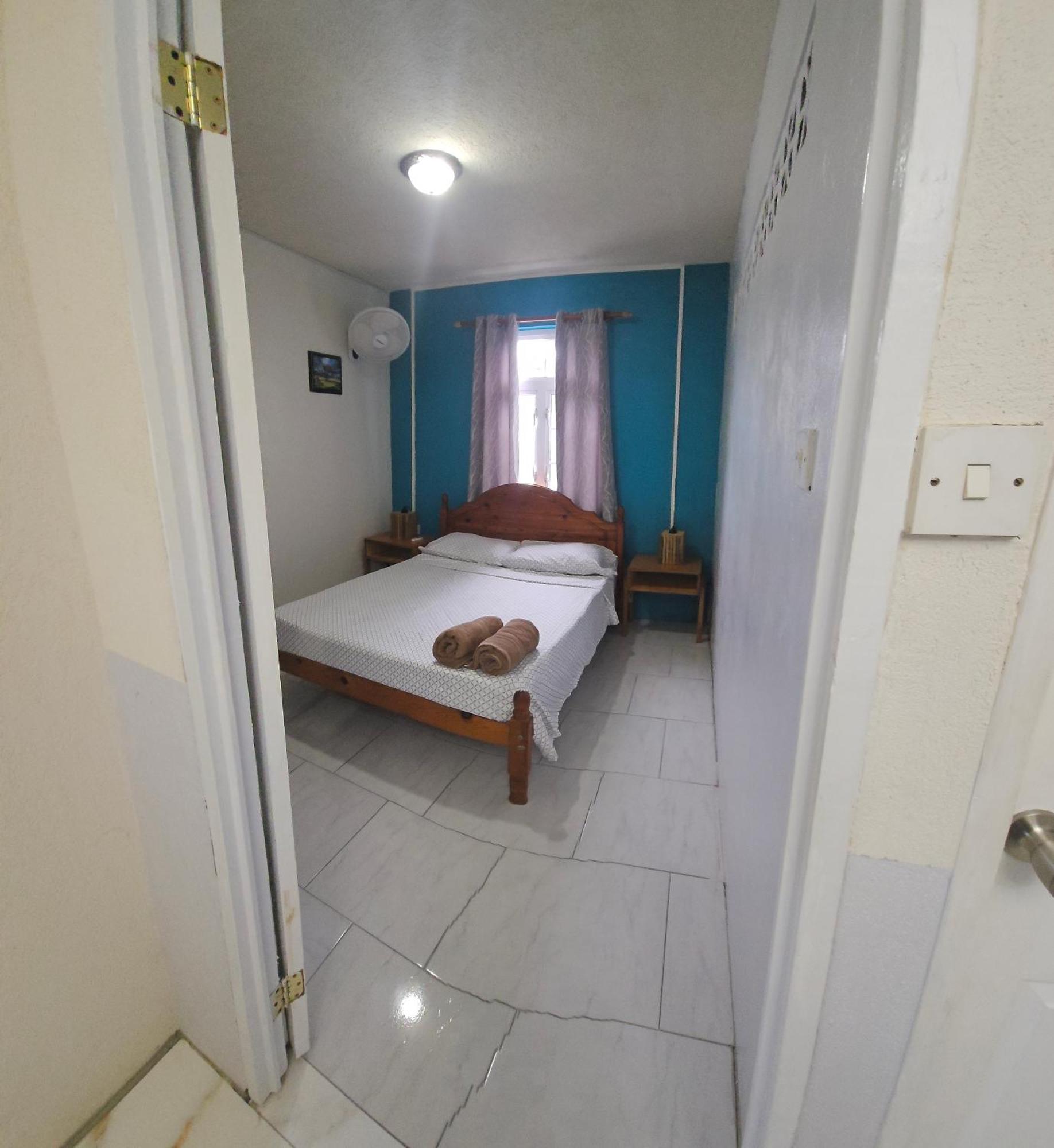 Appartamento Gloria'S Hideaway Christ Church Esterno foto