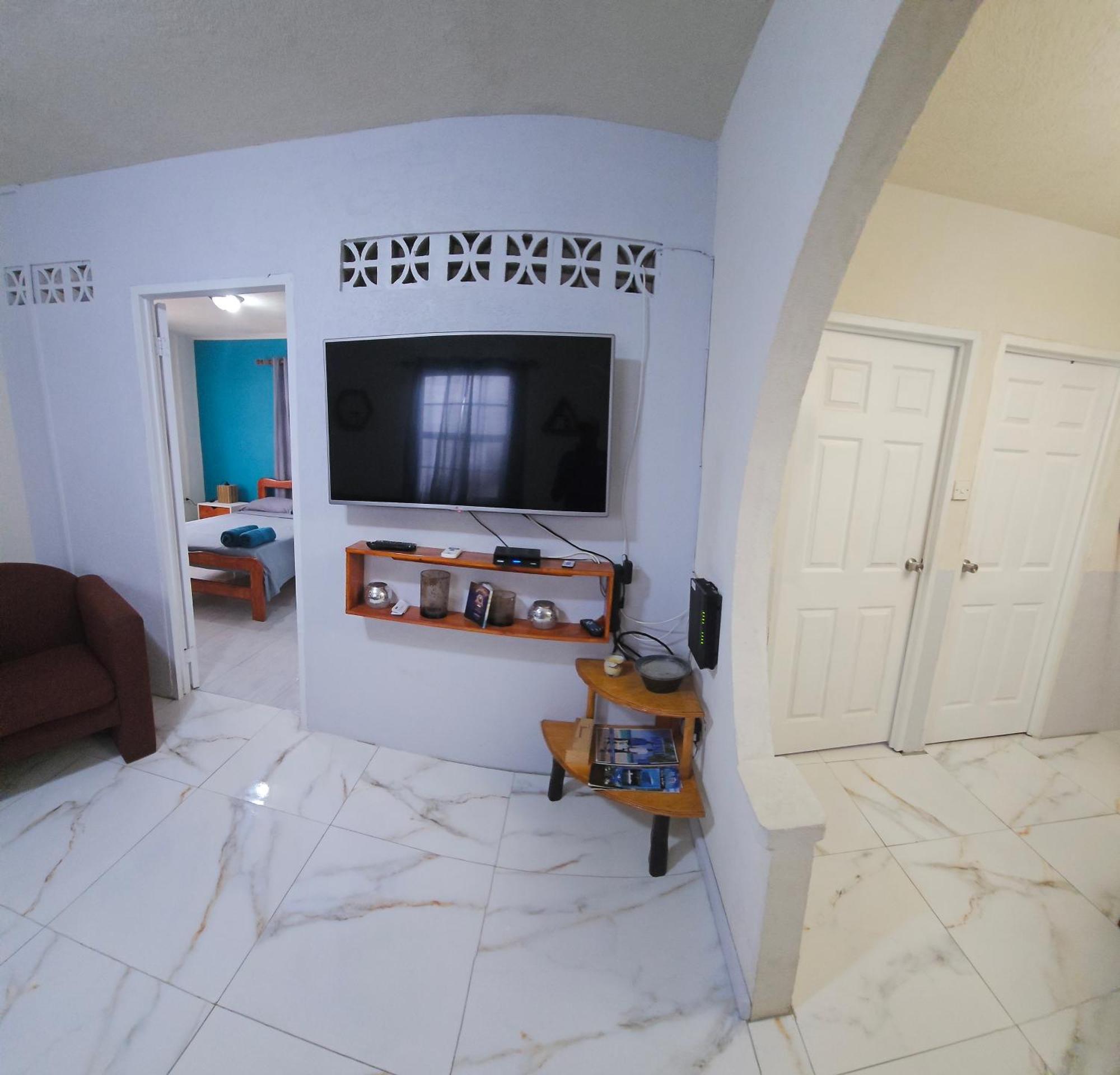 Appartamento Gloria'S Hideaway Christ Church Esterno foto